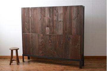 アンティーク家具　古民具・骨董　古い木製の重厚な鉄脚付き薄型収納棚