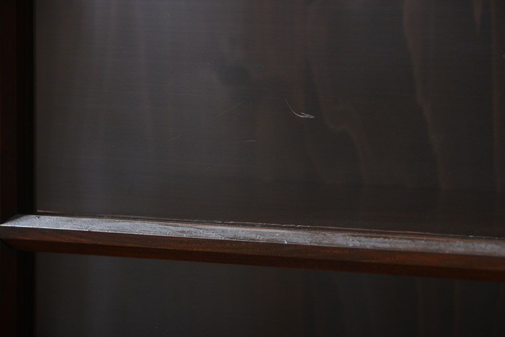 アンティーク家具　古民具・骨董　古い木製の重厚な鉄脚付き薄型収納棚