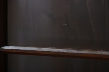 アンティーク家具　古民具・骨董　古い木製の重厚な鉄脚付き薄型収納棚