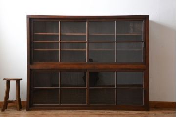 アンティーク家具　古民具・骨董　古い木製の重厚な鉄脚付き薄型収納棚