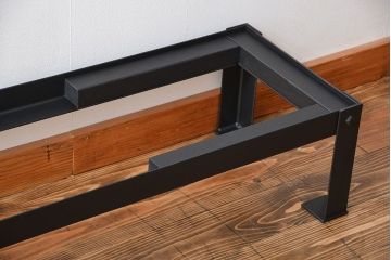 アンティーク家具　古民具・骨董　古い木製の重厚な鉄脚付き薄型収納棚