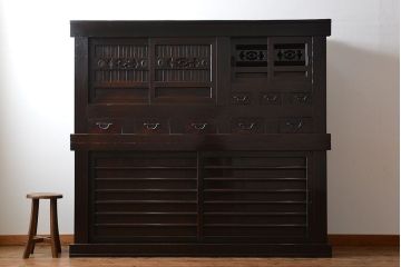 アンティーク家具　古民具・骨董　京都産の重厚な二段重ね六尺水屋箪笥