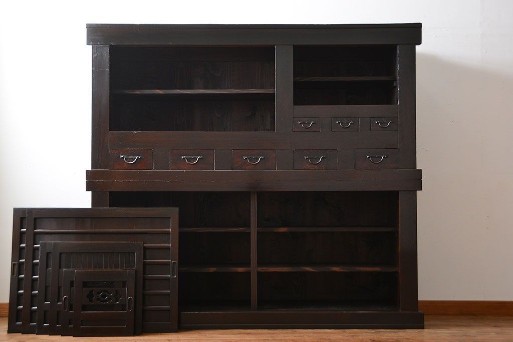 アンティーク家具　古民具・骨董　京都産の重厚な二段重ね六尺水屋箪笥