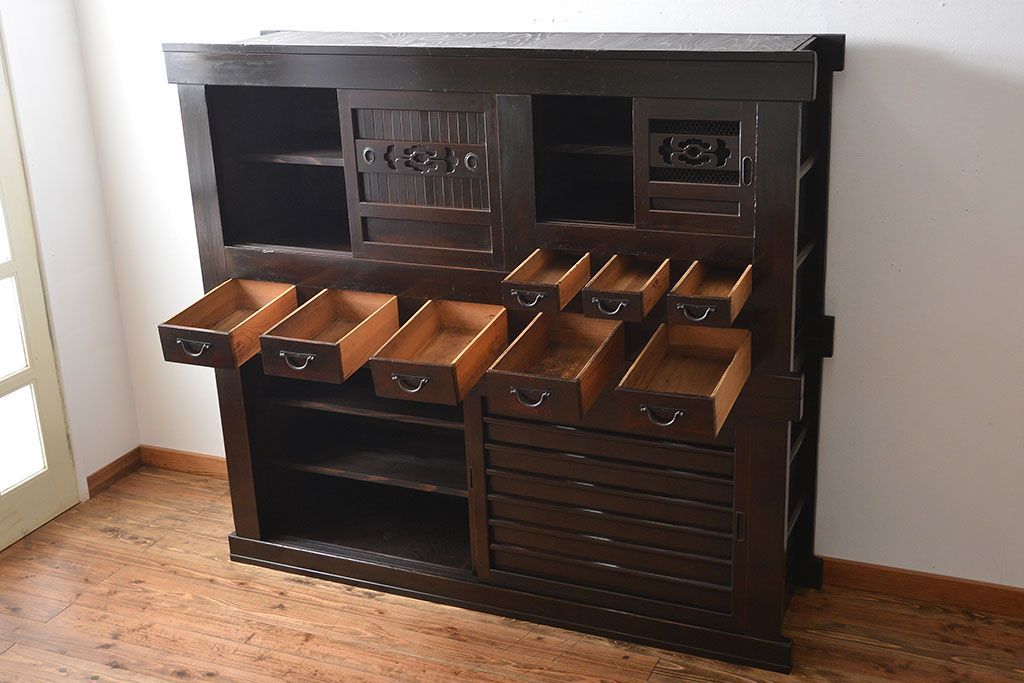 アンティーク家具　古民具・骨董　京都産の重厚な二段重ね六尺水屋箪笥