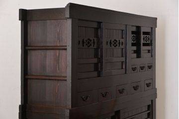 アンティーク家具　古民具・骨董　京都産の重厚な二段重ね六尺水屋箪笥