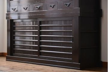 アンティーク家具　古民具・骨董　京都産の重厚な二段重ね六尺水屋箪笥