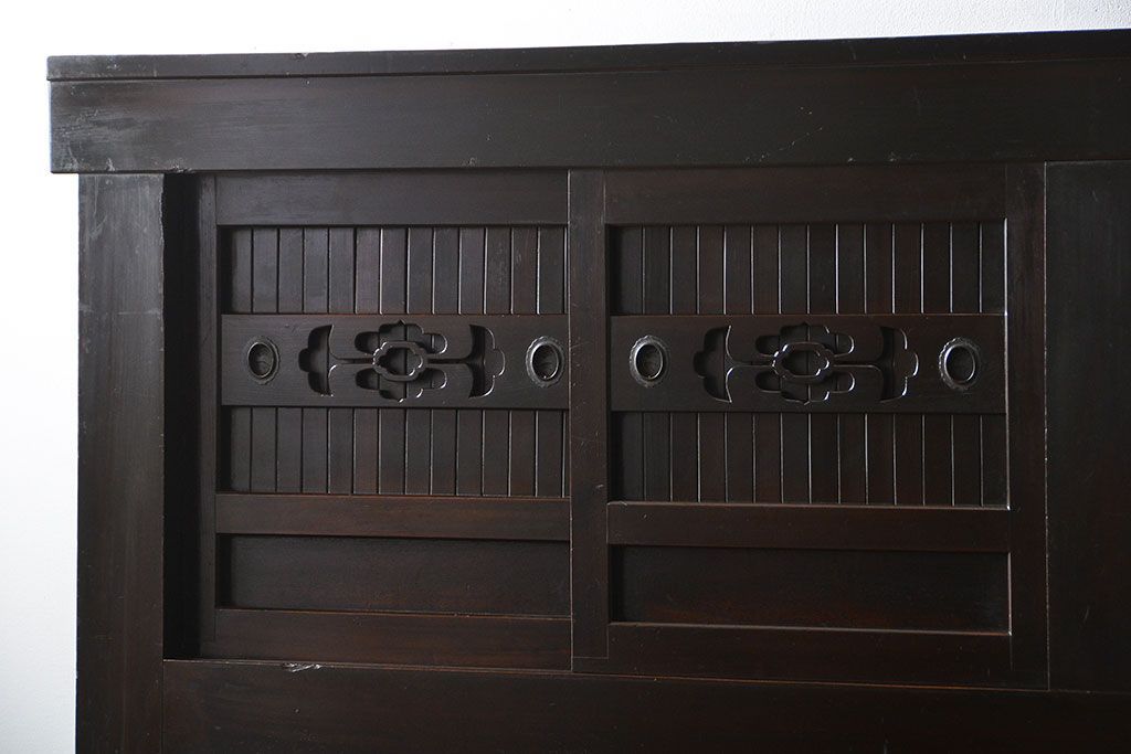 アンティーク家具　古民具・骨董　京都産の重厚な二段重ね六尺水屋箪笥