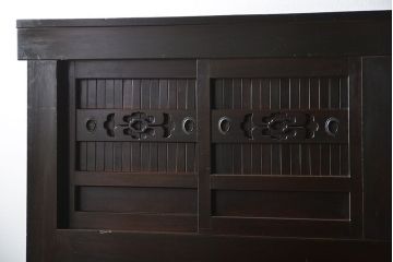 アンティーク家具　古民具・骨董　京都産の重厚な二段重ね六尺水屋箪笥