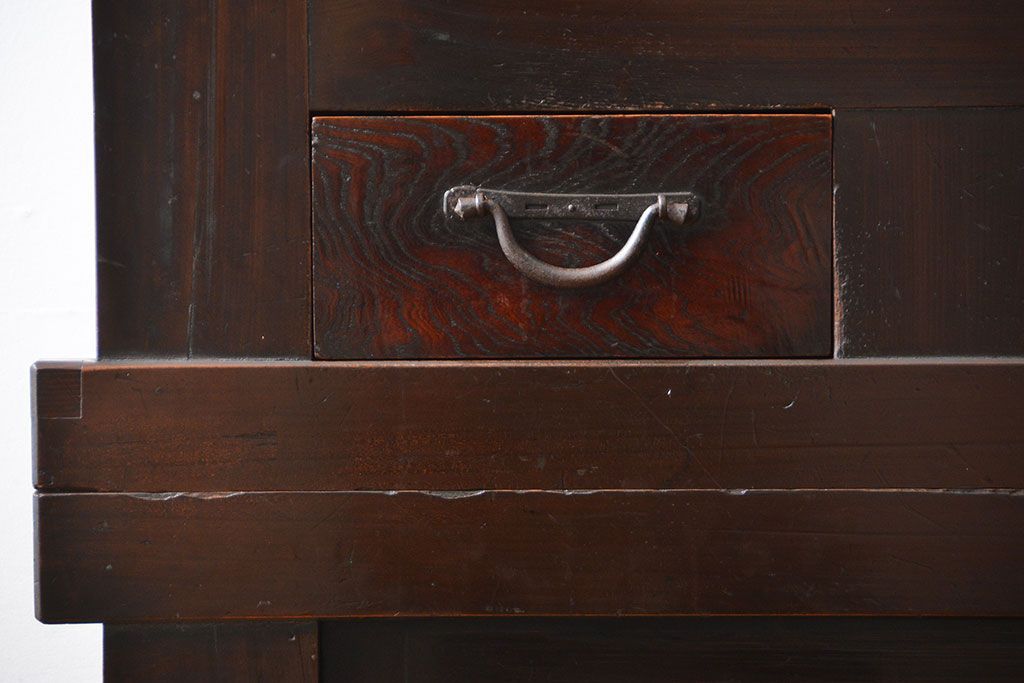 アンティーク家具　古民具・骨董　京都産の重厚な二段重ね六尺水屋箪笥