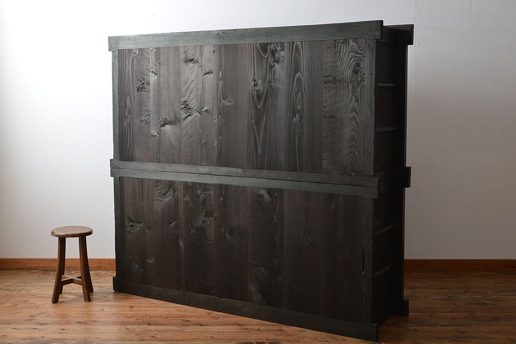 アンティーク家具　古民具・骨董　京都産の重厚な二段重ね六尺水屋箪笥