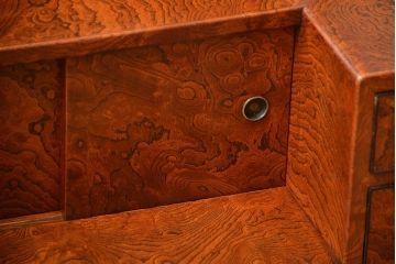 アンティーク雑貨　古民具・骨董　欅材玉杢!上質な作りの高級鏡台(ドレッサー)