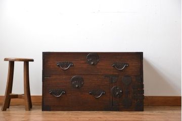 アンティーク家具　アンティーク　桐材!金具が立派な時代箪笥ローボード(2、桐箪笥、桐たんす)