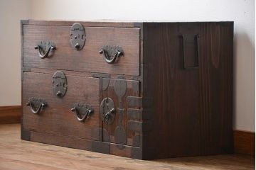 アンティーク家具　アンティーク　桐材!金具が立派な時代箪笥ローボード(2、桐箪笥、桐たんす)