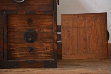 アンティーク家具　アンティーク　桐材!金具が立派な時代箪笥ローボード(2、桐箪笥、桐たんす)