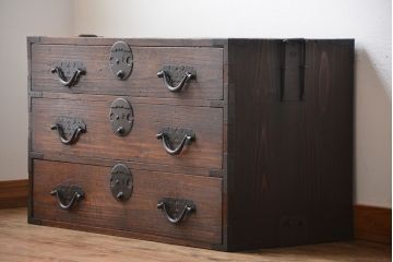 アンティーク家具　アンティーク　桐材!金具が立派な時代箪笥ローボード(3、桐箪笥、桐たんす)