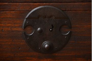 アンティーク家具　アンティーク　桐材!金具が立派な時代箪笥ローボード(3、桐箪笥、桐たんす)