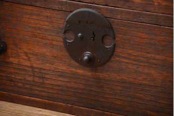 アンティーク家具　アンティーク　桐材!金具が立派な時代箪笥ローボード(3、桐箪笥、桐たんす)