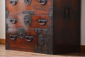 アンティーク家具　古民具・骨董　檜材!蝶覆輪金具の味わい深い衣装箪笥