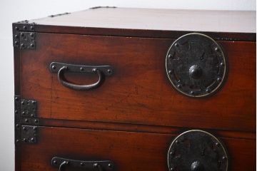 アンティーク家具　古民具・骨董　檜材!蝶覆輪金具の味わい深い衣装箪笥