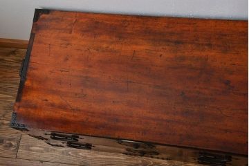 アンティーク家具　古民具・骨董　檜材!蝶覆輪金具の味わい深い衣装箪笥