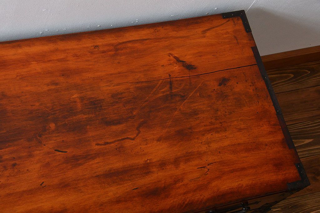 アンティーク家具　古民具・骨董　檜材!蝶覆輪金具の味わい深い衣装箪笥