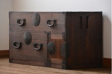 アンティーク家具　和製アンティーク　シンプルな丸金具の時代箪笥ローボード(1)