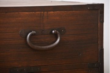 アンティーク家具　和製アンティーク　シンプルな丸金具の時代箪笥ローボード(1)