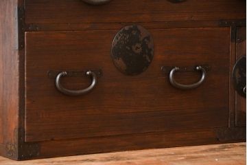 アンティーク家具　和製アンティーク　シンプルな丸金具の時代箪笥ローボード(1)