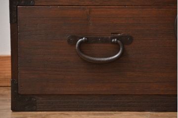 アンティーク家具　和製アンティーク　シンプルな丸金具の時代箪笥ローボード(2)