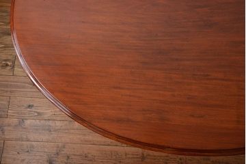 アンティーク家具　イギリスアンティーク　天板マホガニー材のシンプルなラウンドダイニングテーブル