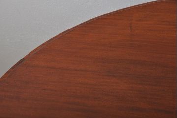 アンティーク家具　イギリスアンティーク　天板マホガニー材のシンプルなラウンドダイニングテーブル