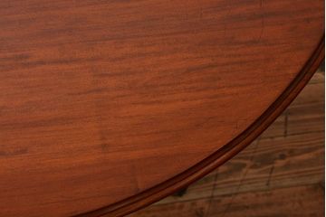 アンティーク家具　イギリスアンティーク　天板マホガニー材のシンプルなラウンドダイニングテーブル