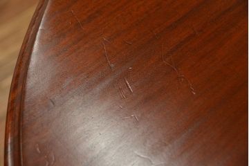 アンティーク家具　イギリスアンティーク　天板マホガニー材のシンプルなラウンドダイニングテーブル