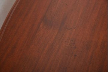 アンティーク家具　イギリスアンティーク　天板マホガニー材のシンプルなラウンドダイニングテーブル