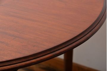 アンティーク家具　イギリスアンティーク　天板マホガニー材のシンプルなラウンドダイニングテーブル