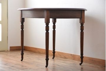 アンティーク家具　イギリスアンティーク　天板マホガニー材のシンプルなラウンドダイニングテーブル