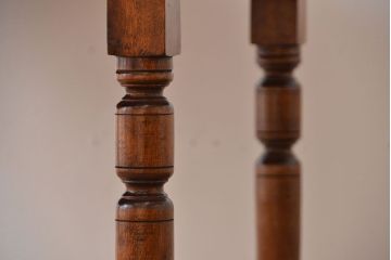 アンティーク家具　イギリスアンティーク　天板マホガニー材のシンプルなラウンドダイニングテーブル