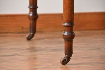 アンティーク家具　イギリスアンティーク　天板マホガニー材のシンプルなラウンドダイニングテーブル