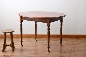 アンティーク家具　イギリスアンティーク　天板マホガニー材のシンプルなラウンドダイニングテーブル
