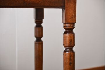 アンティーク家具　イギリスアンティーク　天板マホガニー材のシンプルなラウンドダイニングテーブル