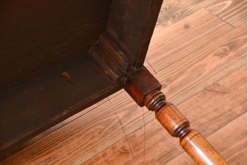 アンティーク家具　イギリスアンティーク　天板マホガニー材のシンプルなラウンドダイニングテーブル