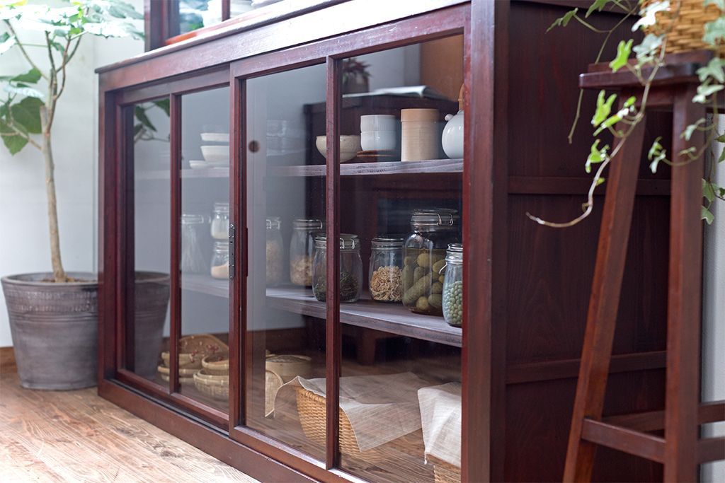 アンティーク家具　和製アンティーク　古い木製の引き戸付き大型重ね収納棚