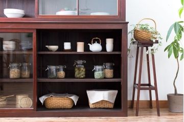 アンティーク家具　和製アンティーク　古い木製の引き戸付き大型重ね収納棚