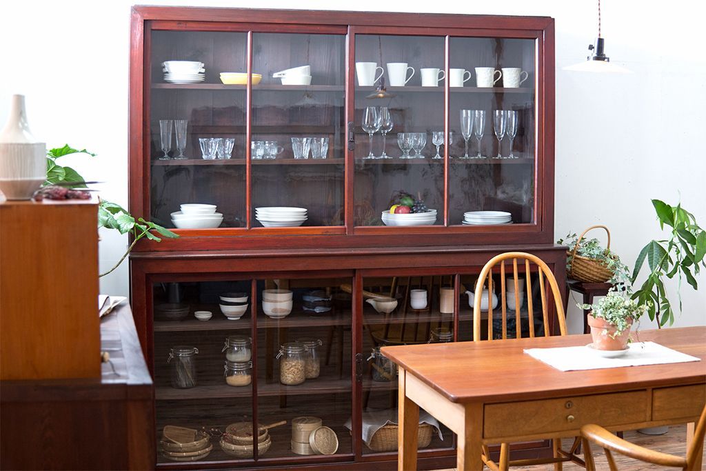 アンティーク家具　和製アンティーク　古い木製の引き戸付き大型重ね収納棚