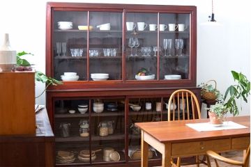 アンティーク家具　和製アンティーク　古い木製の引き戸付き大型重ね収納棚