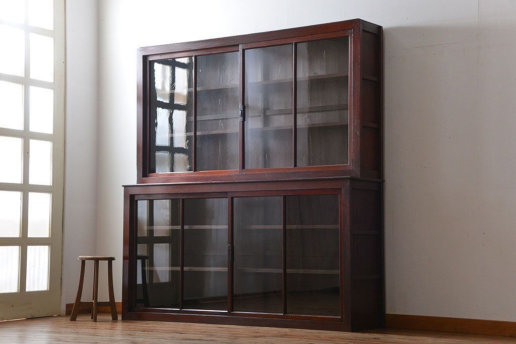 アンティーク家具　和製アンティーク　古い木製の引き戸付き大型重ね収納棚