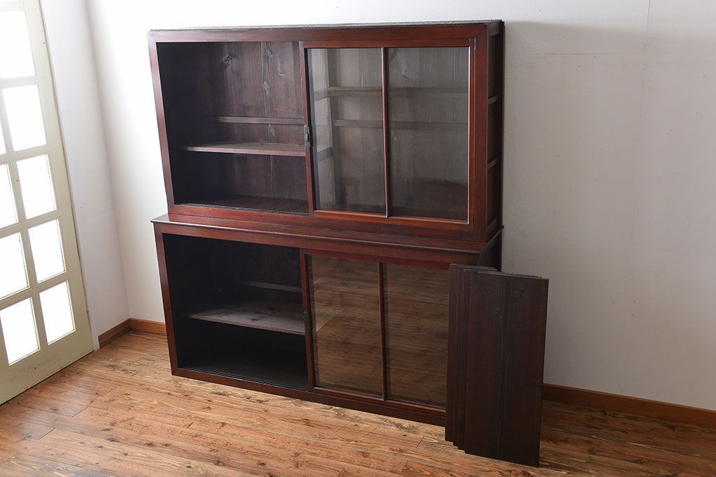 アンティーク家具　和製アンティーク　古い木製の引き戸付き大型重ね収納棚