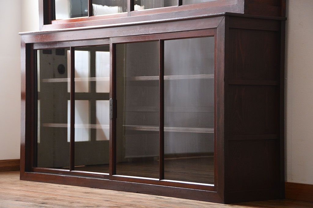 アンティーク家具　和製アンティーク　古い木製の引き戸付き大型重ね収納棚