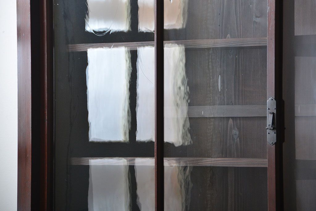 アンティーク家具　和製アンティーク　古い木製の引き戸付き大型重ね収納棚