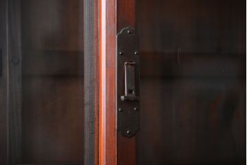 アンティーク家具　和製アンティーク　古い木製の引き戸付き大型重ね収納棚